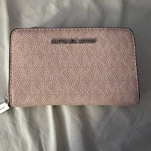 MK pink wallet Authentic please read 🩷